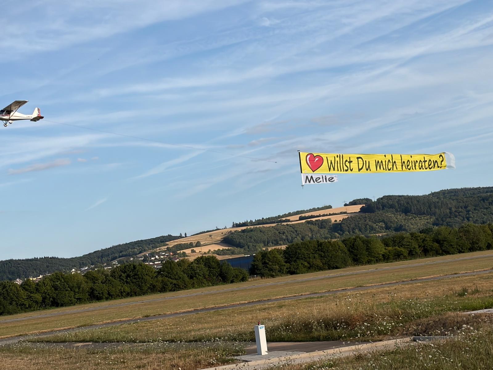 Bannerflug über der Eifel
